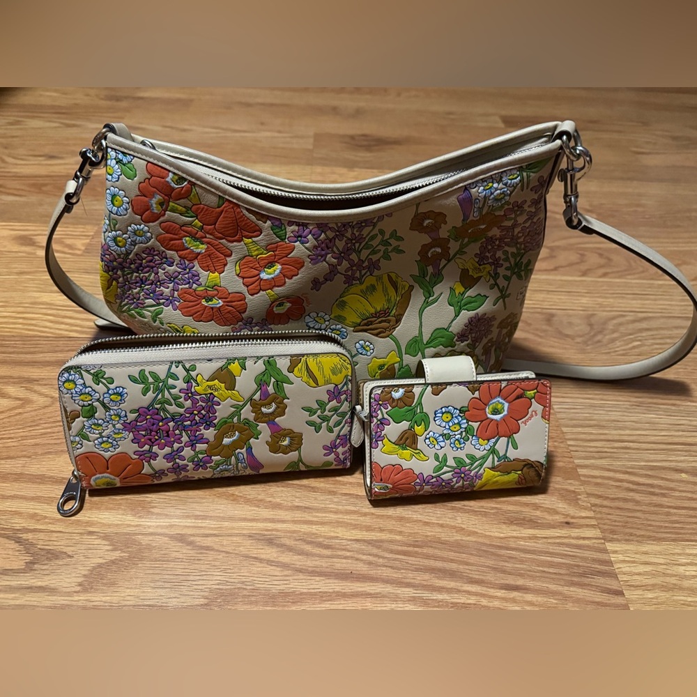 Coach Shoulder/crossbody Bag Vibrant Floral Design with matching wallets. EUC - Picture 3 of 15